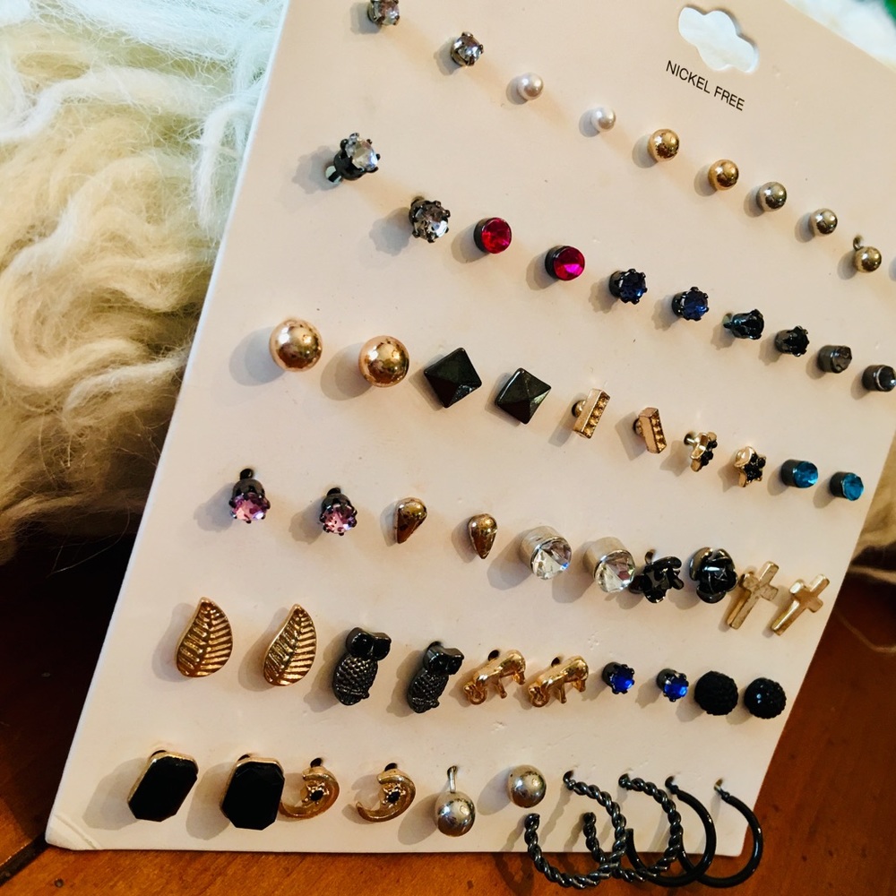 💎 Trendy Stud Earrings Collection